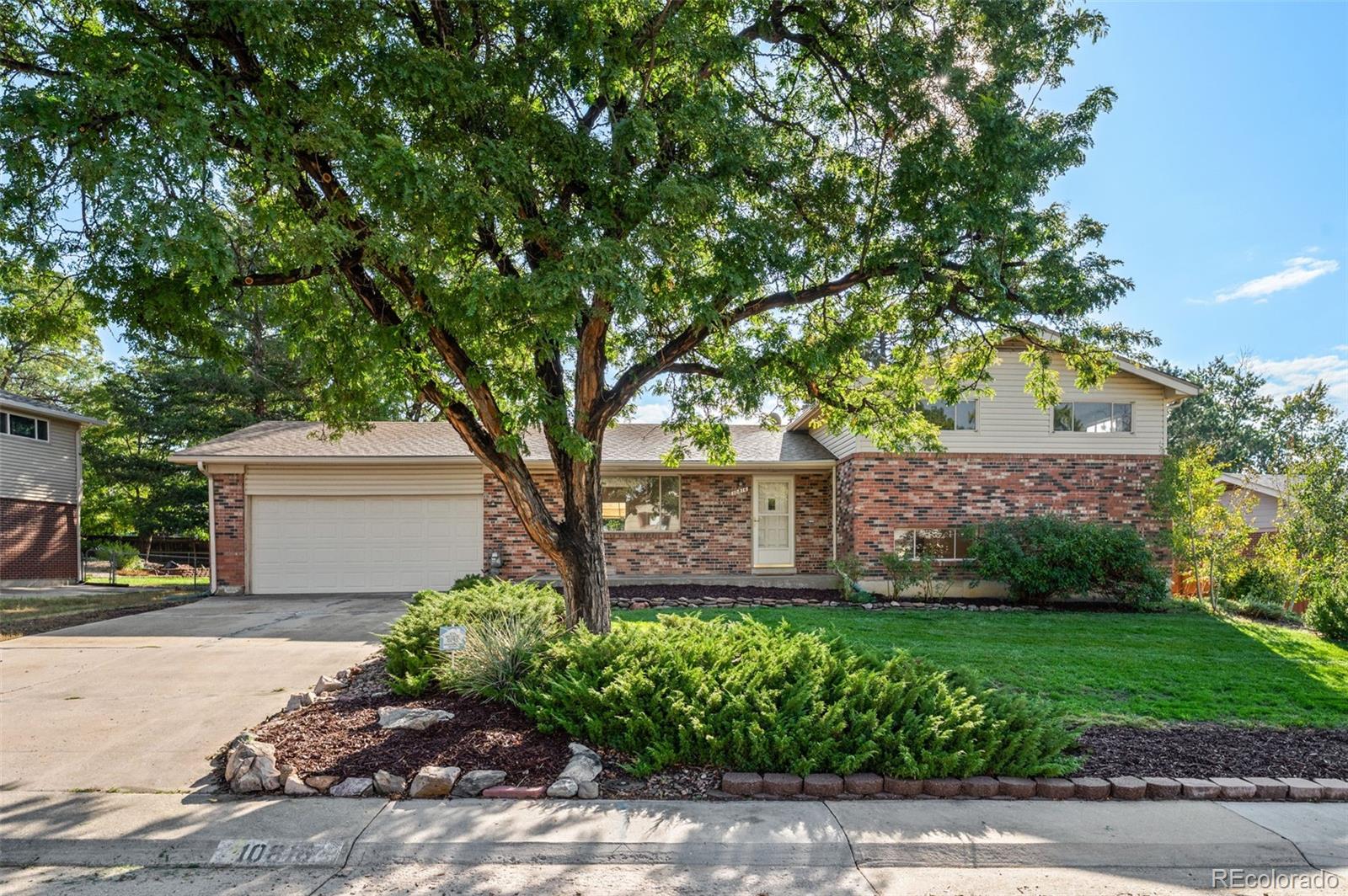10816 Livingston Drive