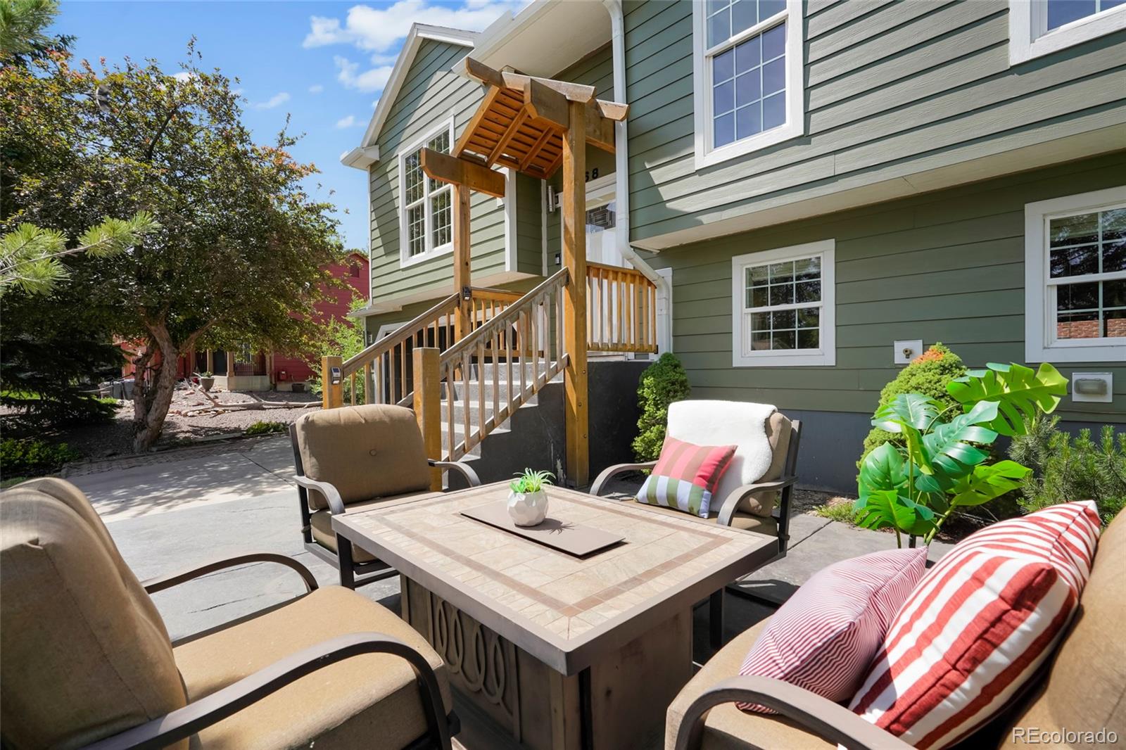 768 Barberry Circle