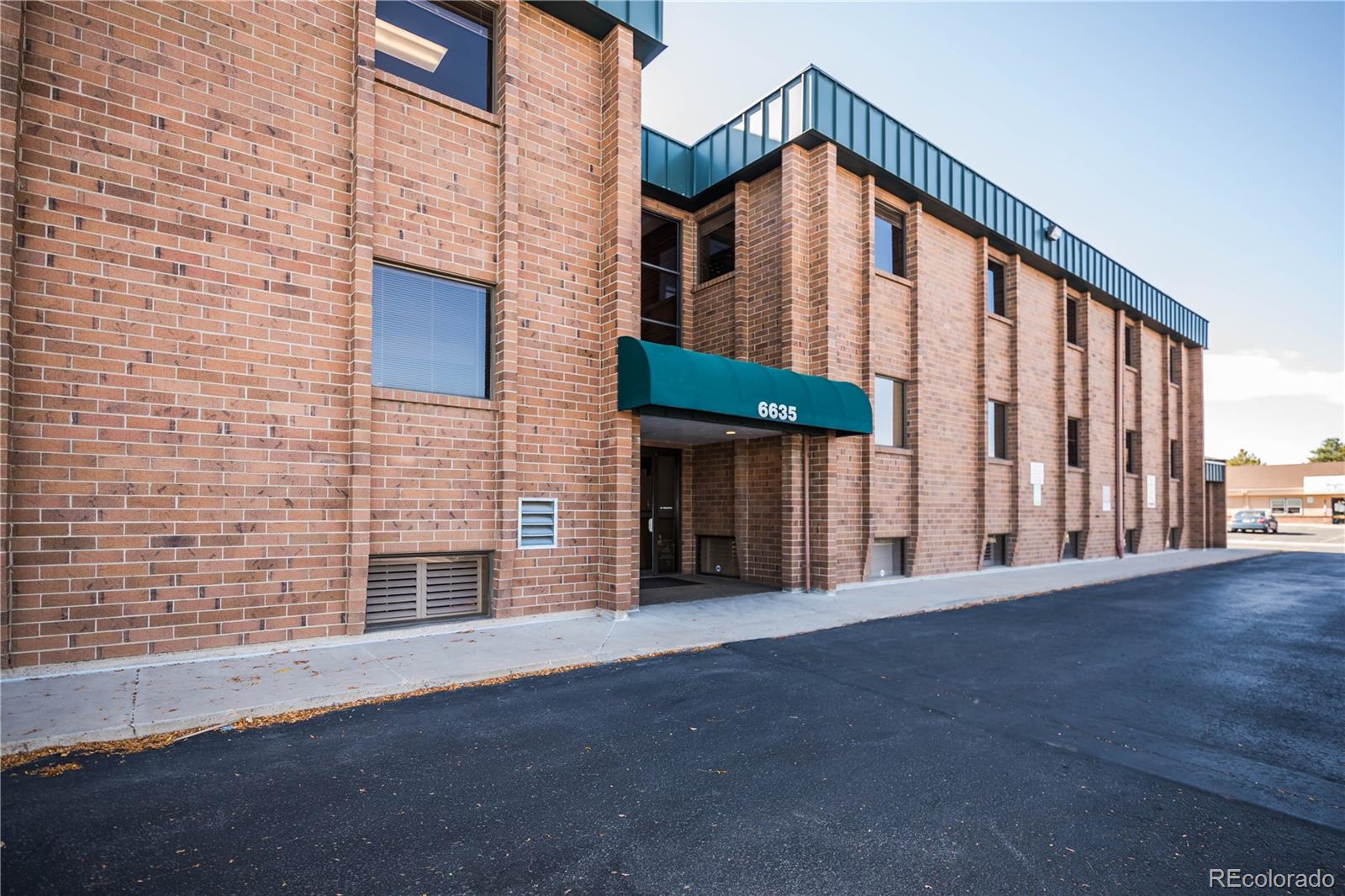 6635 S Dayton Street 240