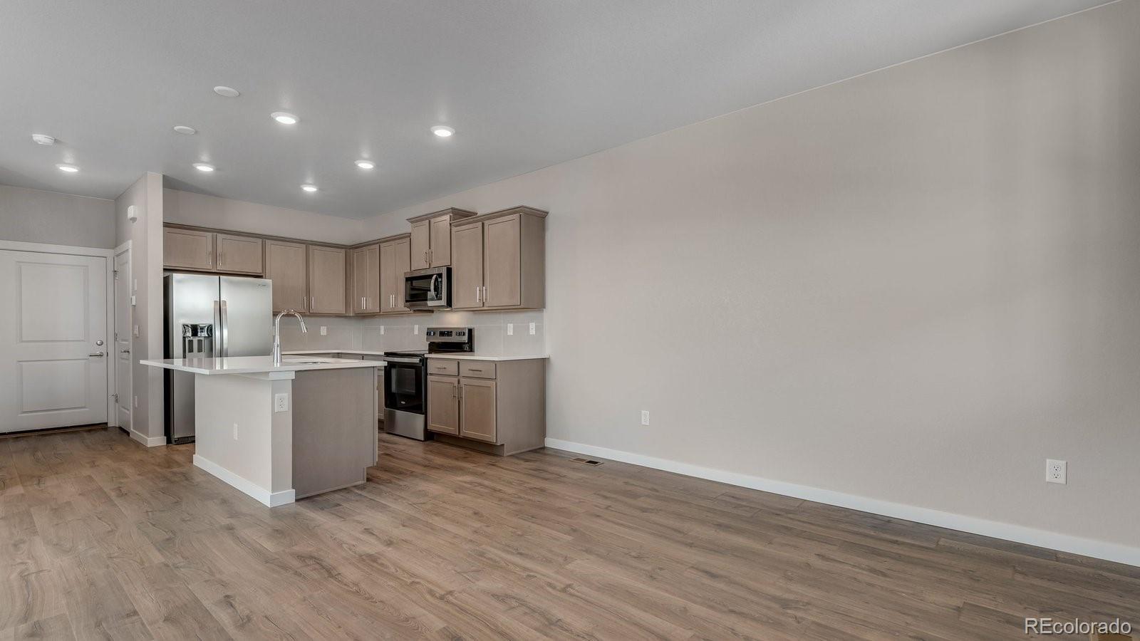 22624 E 6th Place