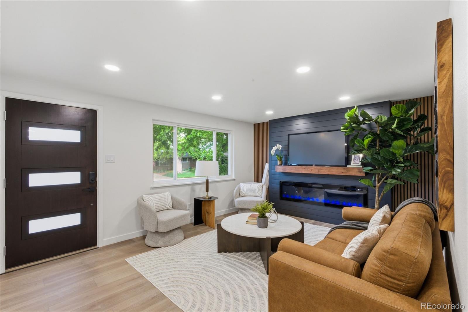 6033 Hoyt Court