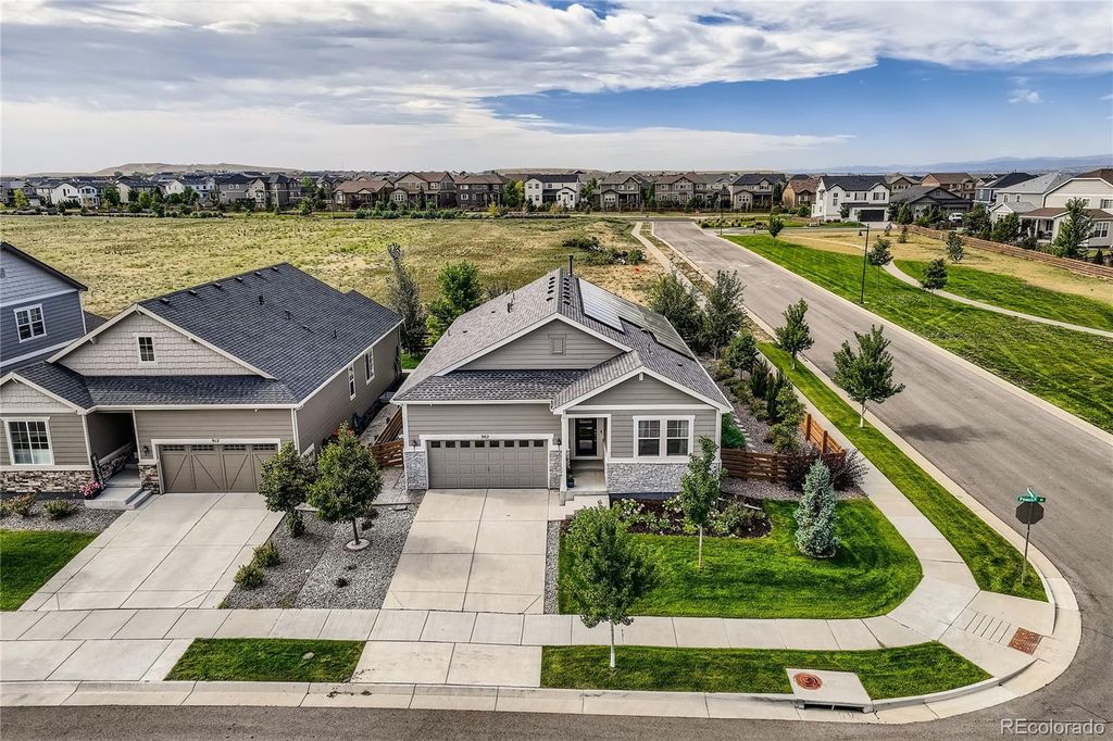Photo of 902 Pinecliff Drive, Erie, CO 80516 (MLS # 5442121)