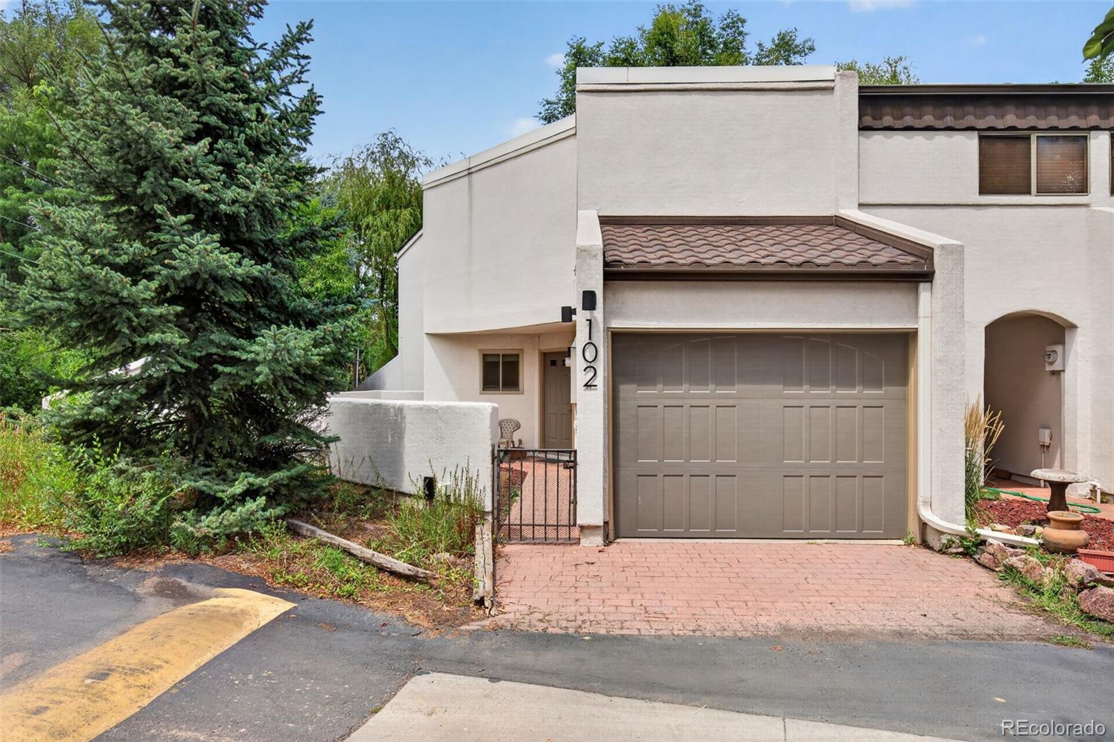 102 Creekside Lane