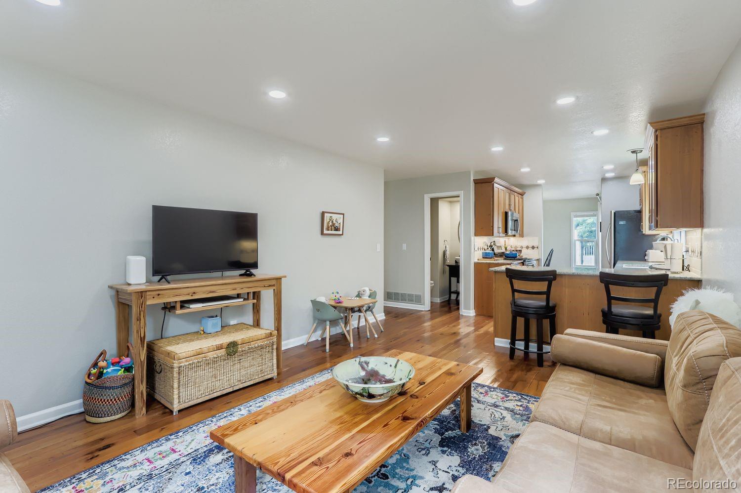 8076 Meadowdale Square