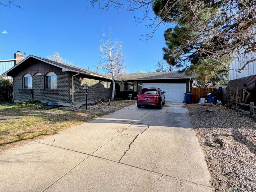 Photo of 11132 E Harvard Drive, Aurora, CO 80014 (MLS # 4566386)