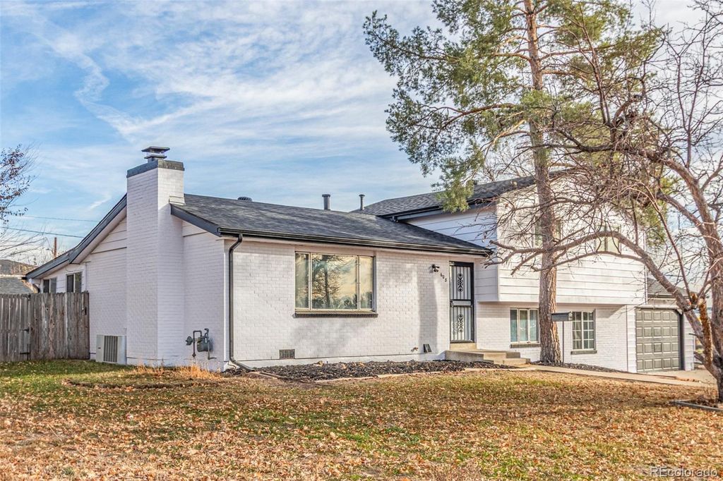 Photo of 608 Evanston Street, Aurora, CO 80011 (MLS # 7753935)