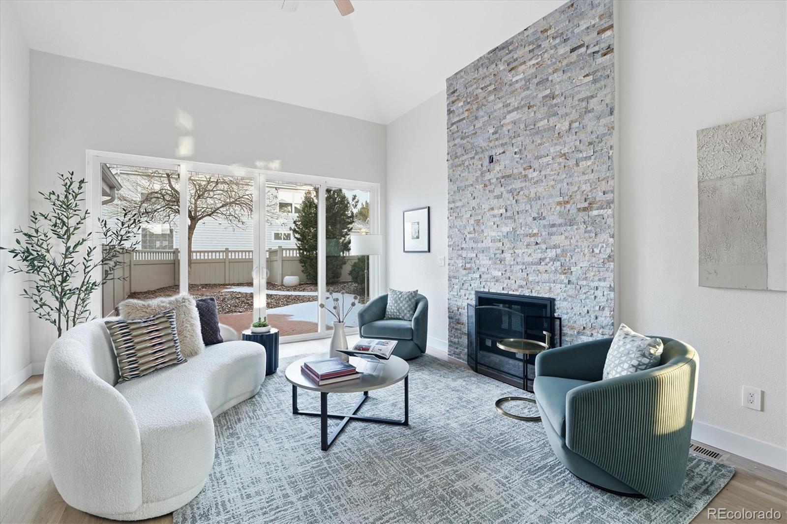 1011 S Valentia Street 122