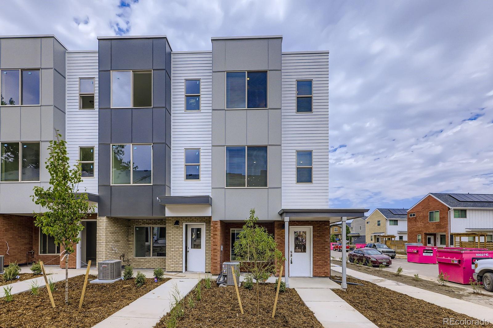 15264 W 68th Place