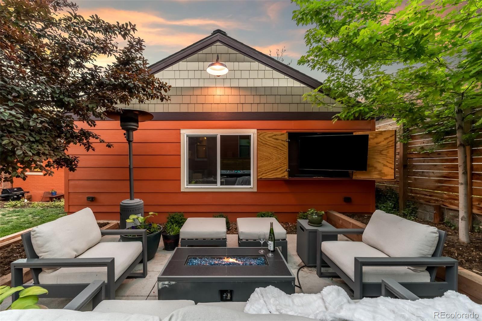 3250 W Hayward Place