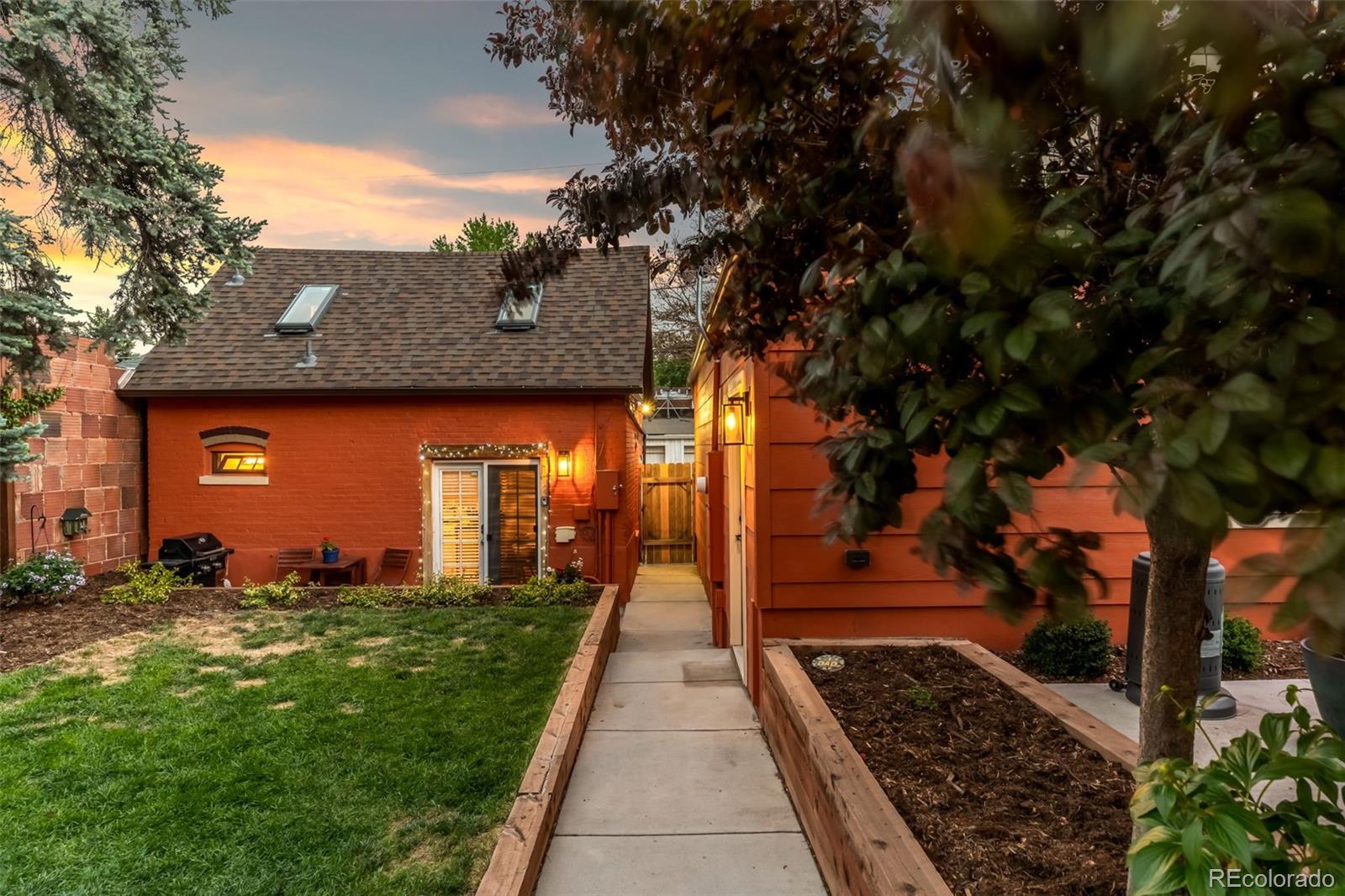 3250 W Hayward Place