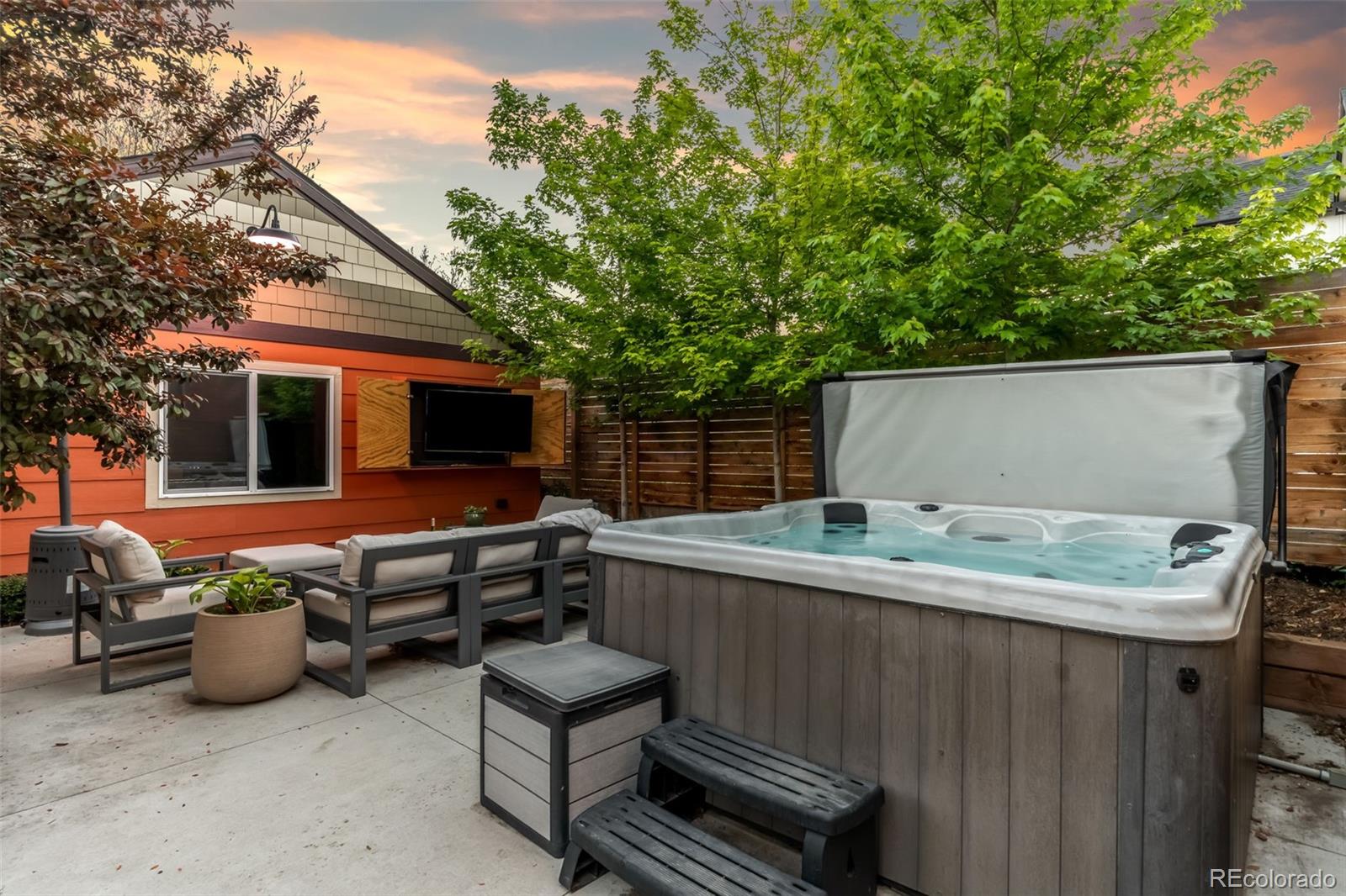 3250 W Hayward Place