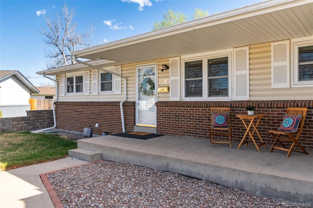 Photo of 6879 S Roslyn Circle, Centennial, CO 80112 (MLS # 1779352)