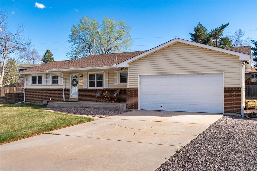 Photo of 6879 S Roslyn Circle, Centennial, CO 80112 (MLS # 1779352)