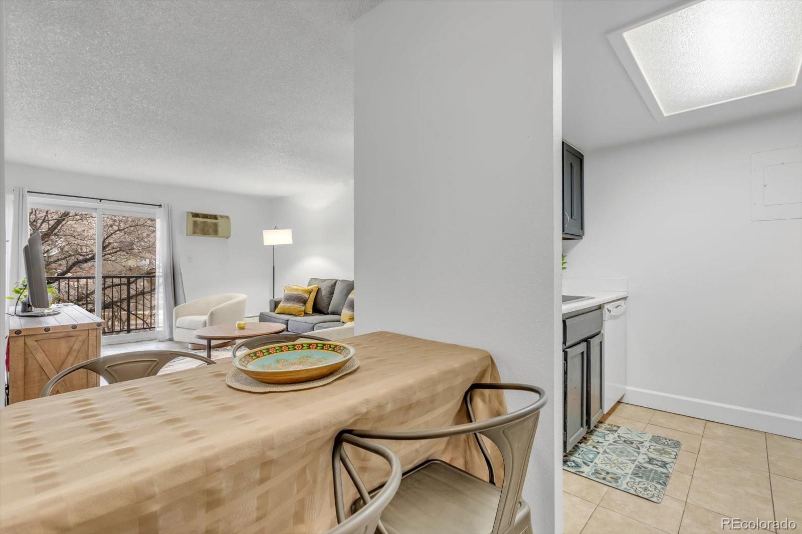 1250 Golden Circle 409