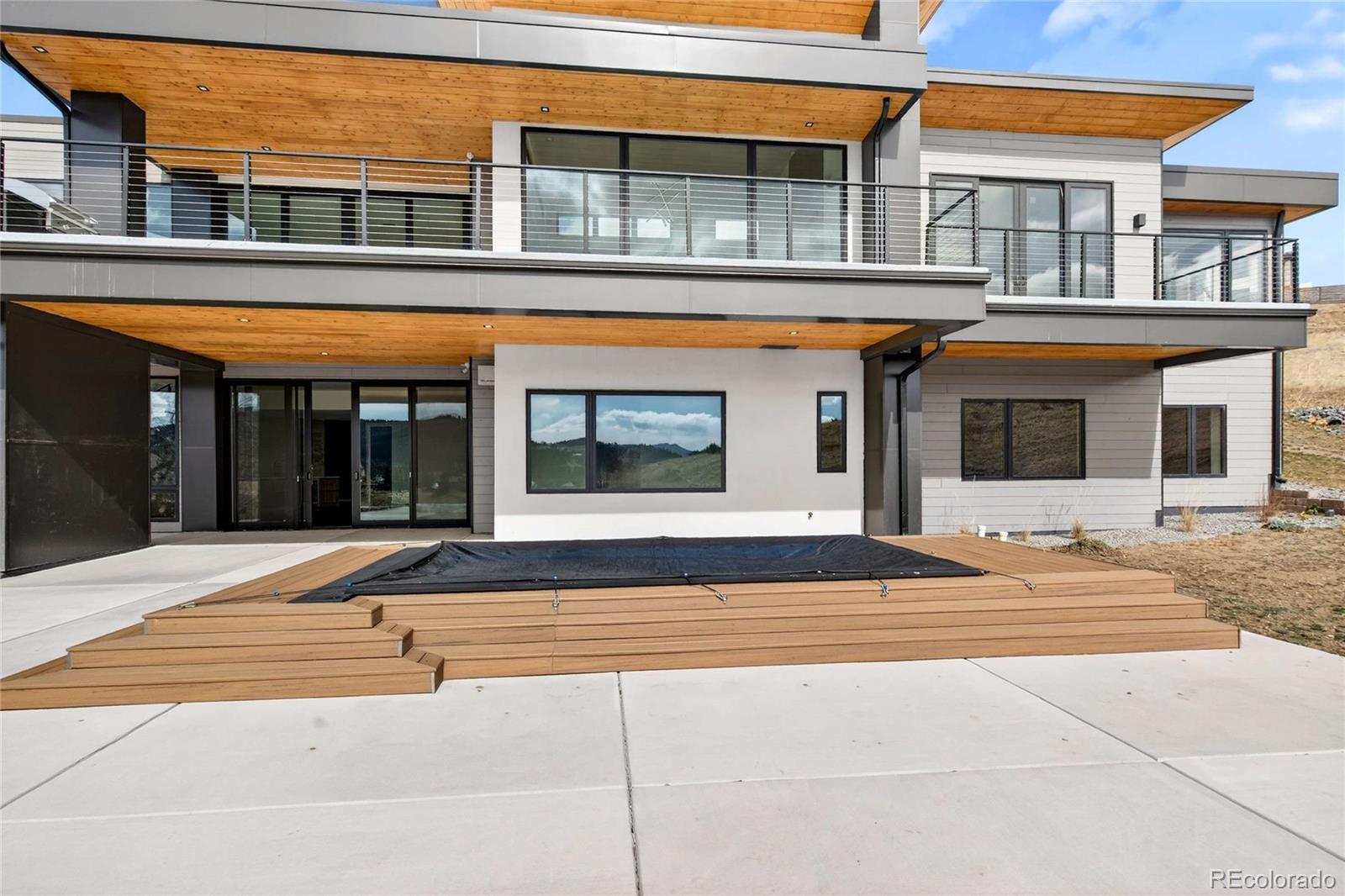 545 Strada Rossa Road