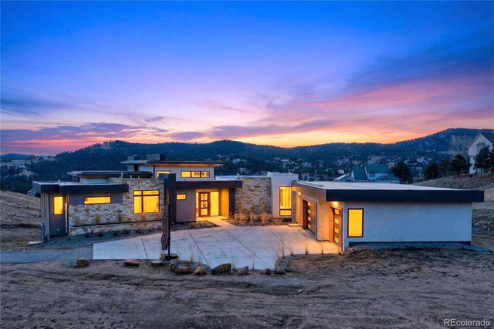 545 Strada Rossa Road