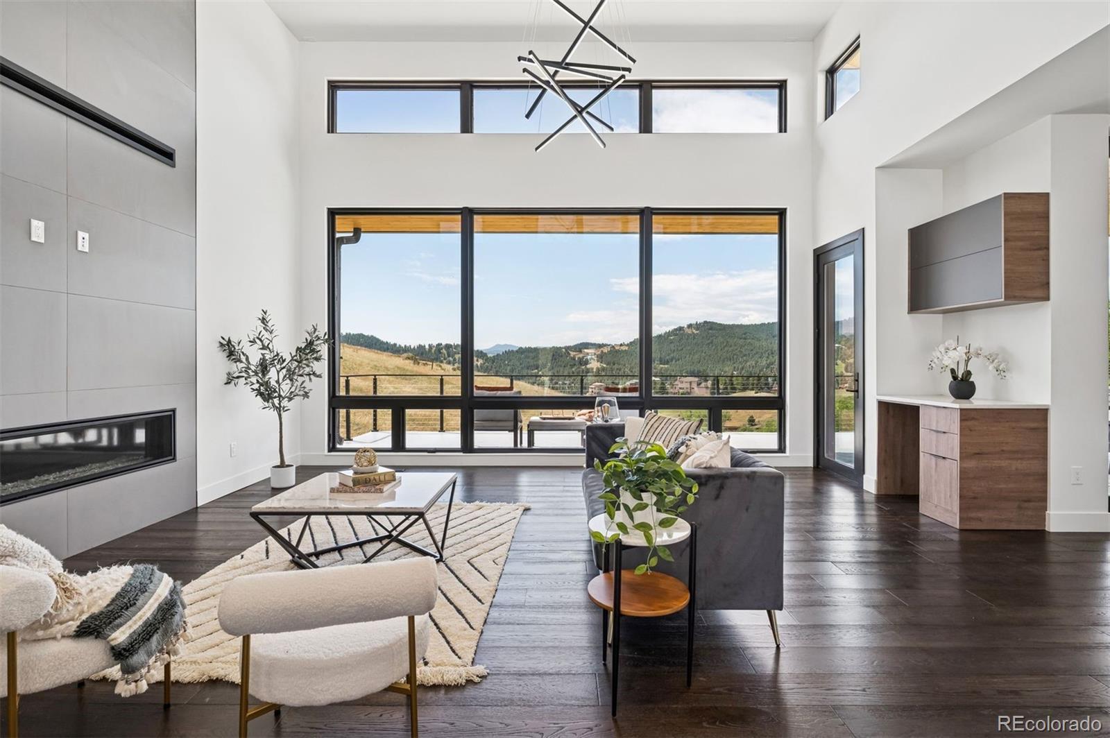 545 Strada Rossa Road