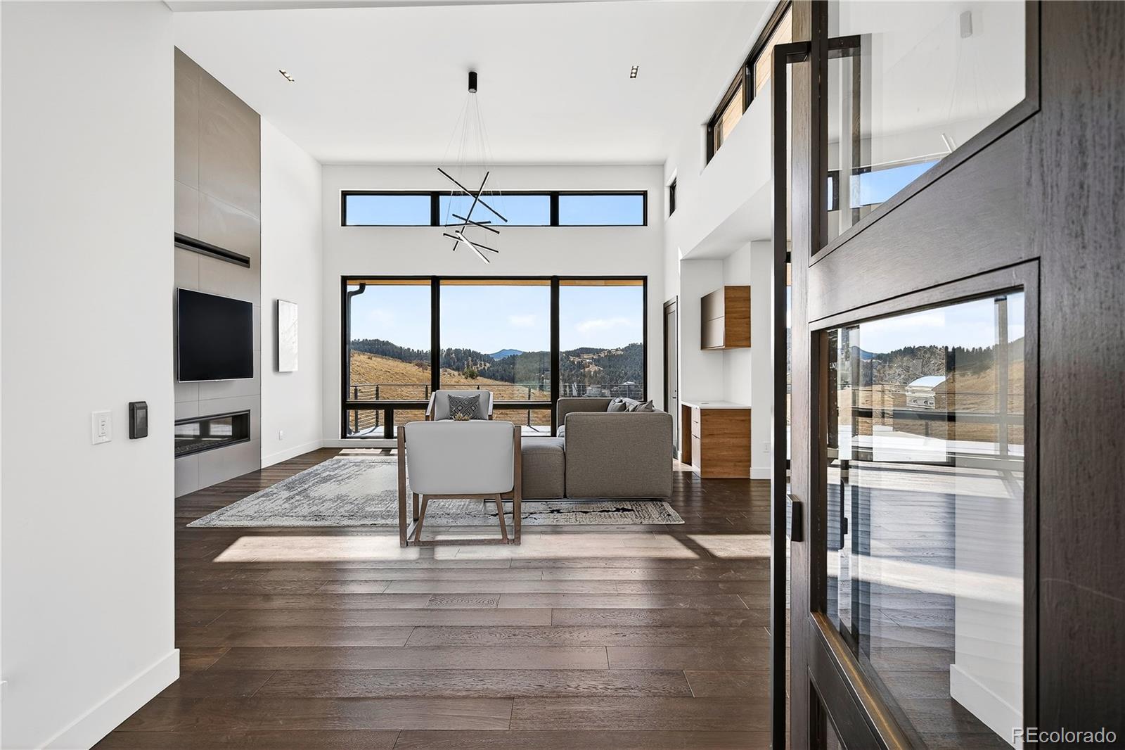 545 Strada Rossa Road