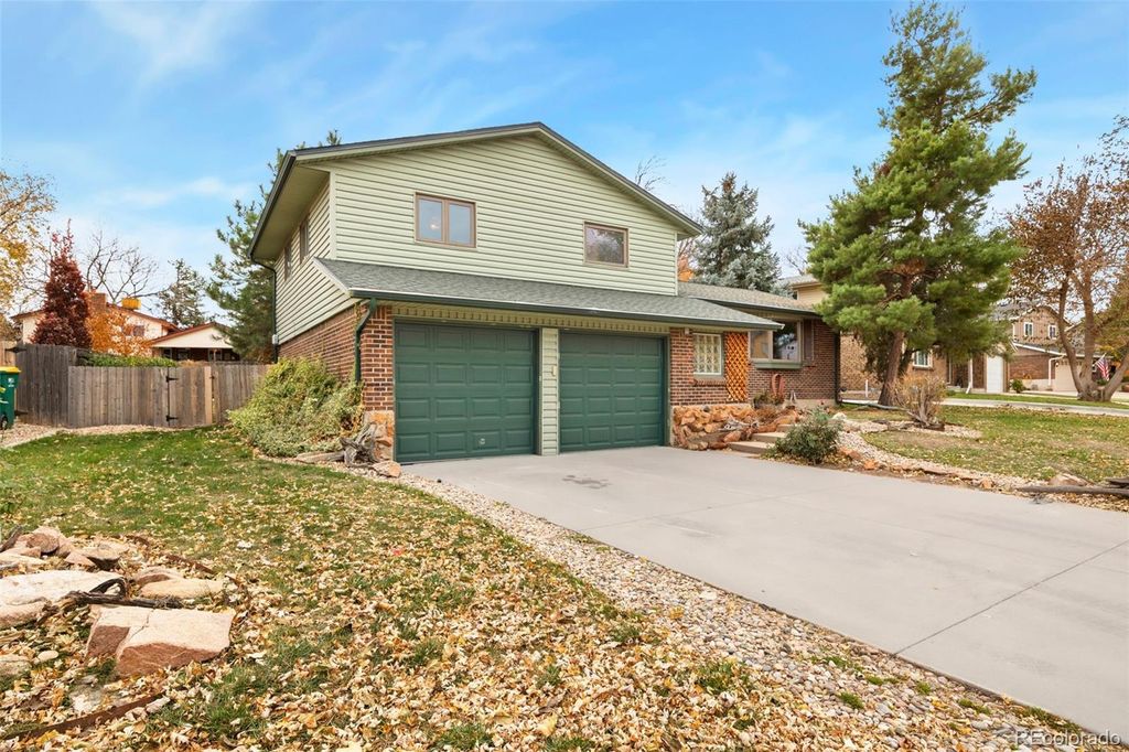 Photo of 8998 W Radcliffe Drive, Littleton, CO 80123 (MLS # 3345917)