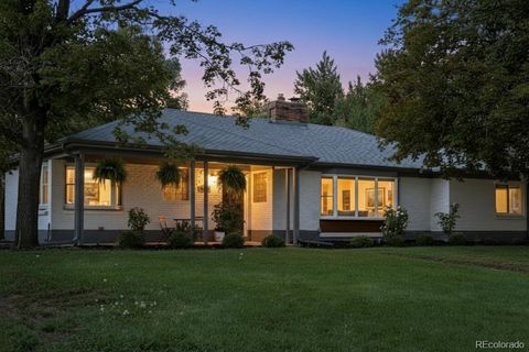 Photo of 3035 N Monaco Street Parkway, Denver, CO 80207 (MLS # 2101972)