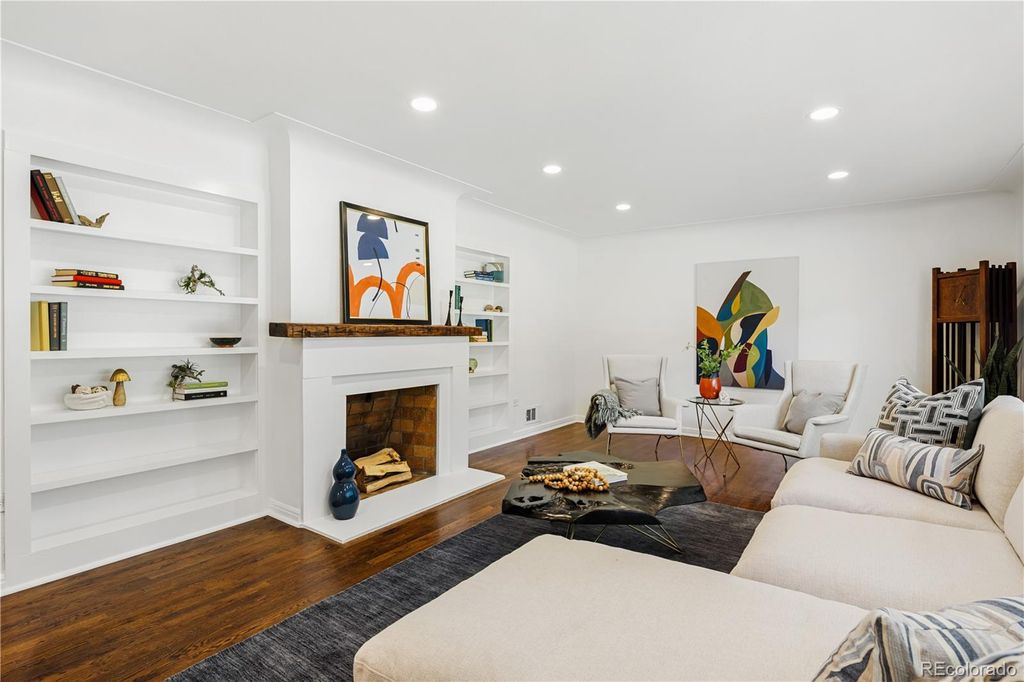 Photo of 3035 N Monaco Street Parkway, Denver, CO 80207 (MLS # 2101972)