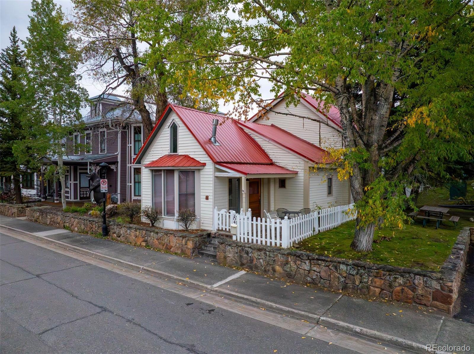 204 N Ridge Street