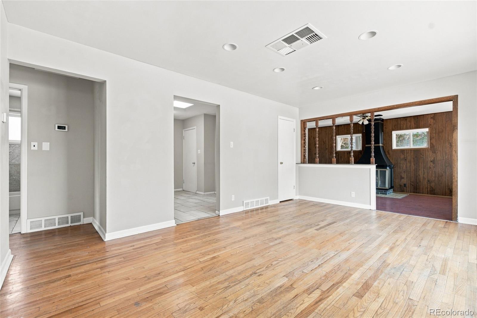 1476 E 111th Place