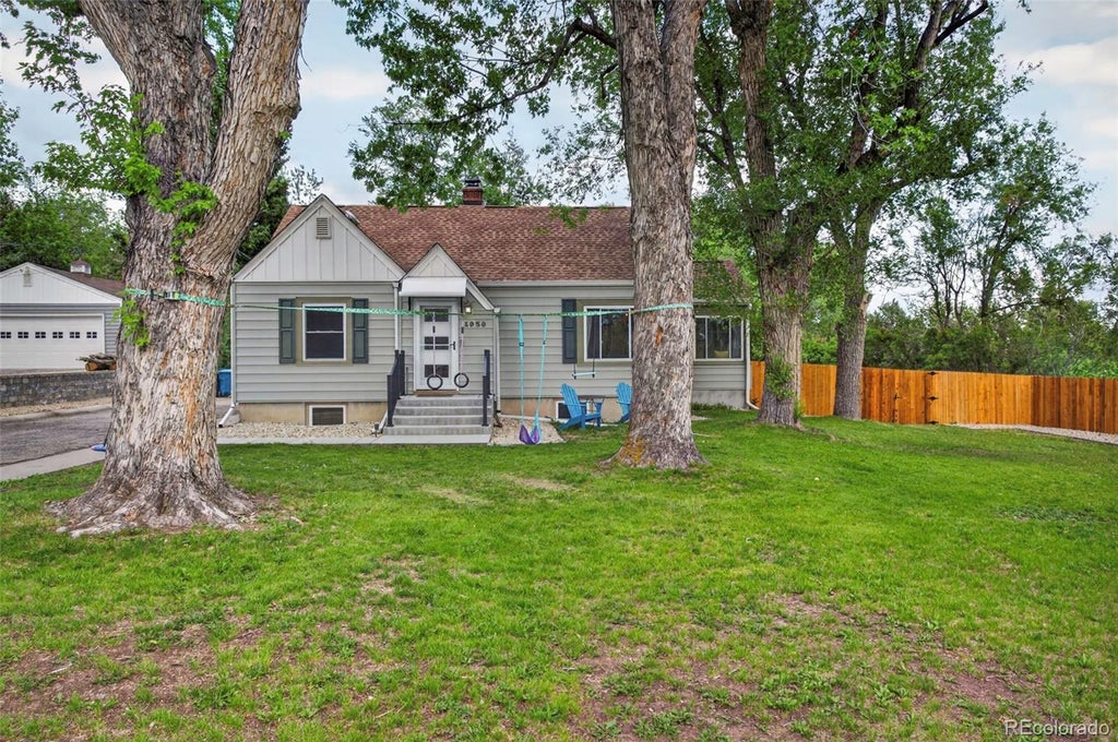 Photo of 1050 Pikeview Street, Lakewood, CO 80215 (MLS # 5988390)