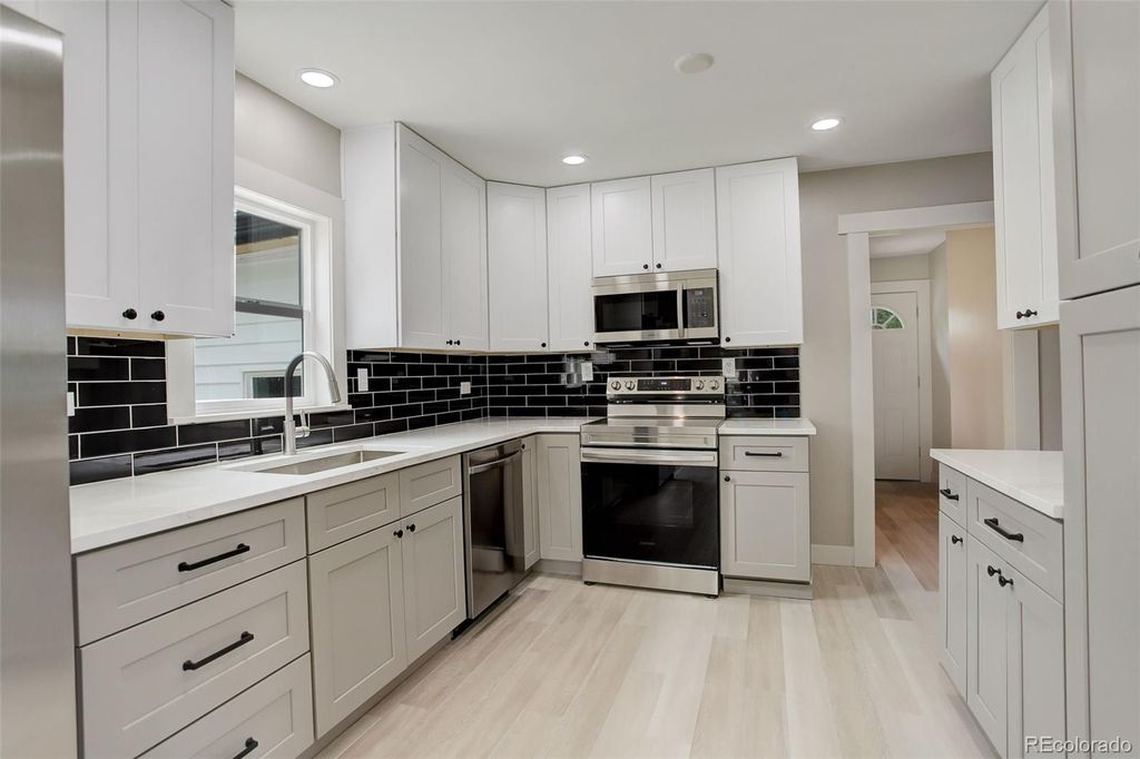 Photo of 1925 Syracuse Street, Denver, CO 80220 (MLS # 4311560)
