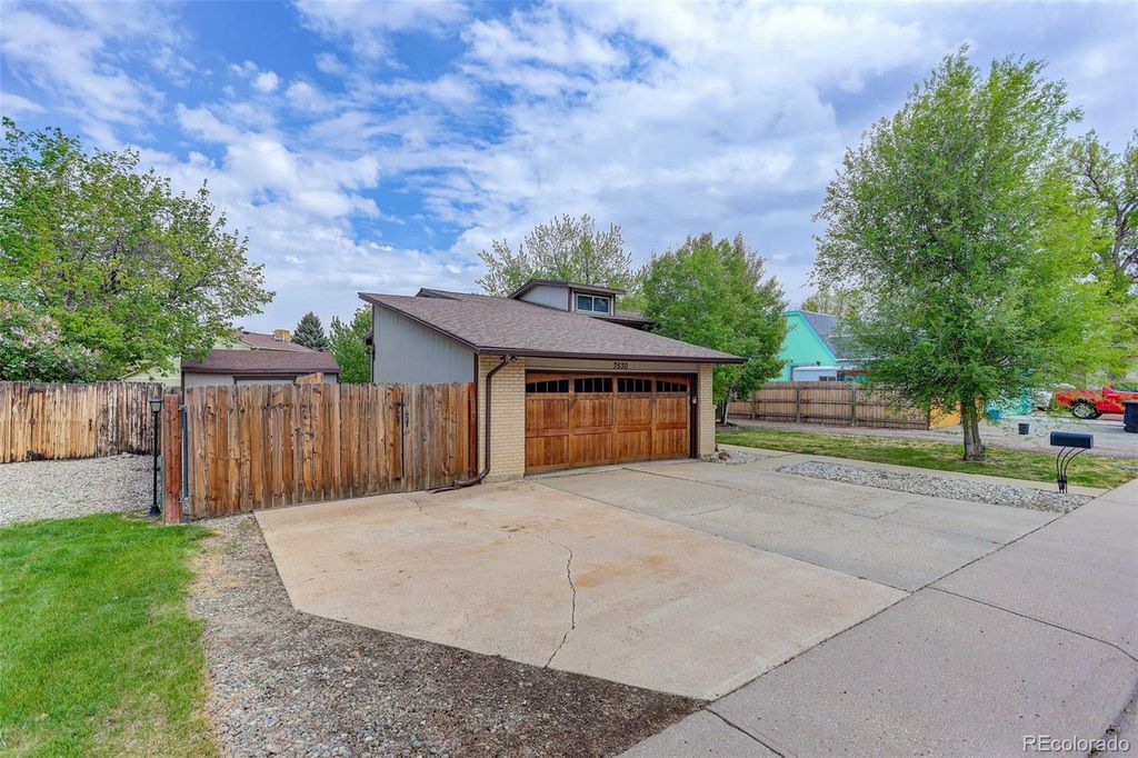 Photo of 7530 Johnson Street, Arvada, CO 80005 (MLS # 9457364)