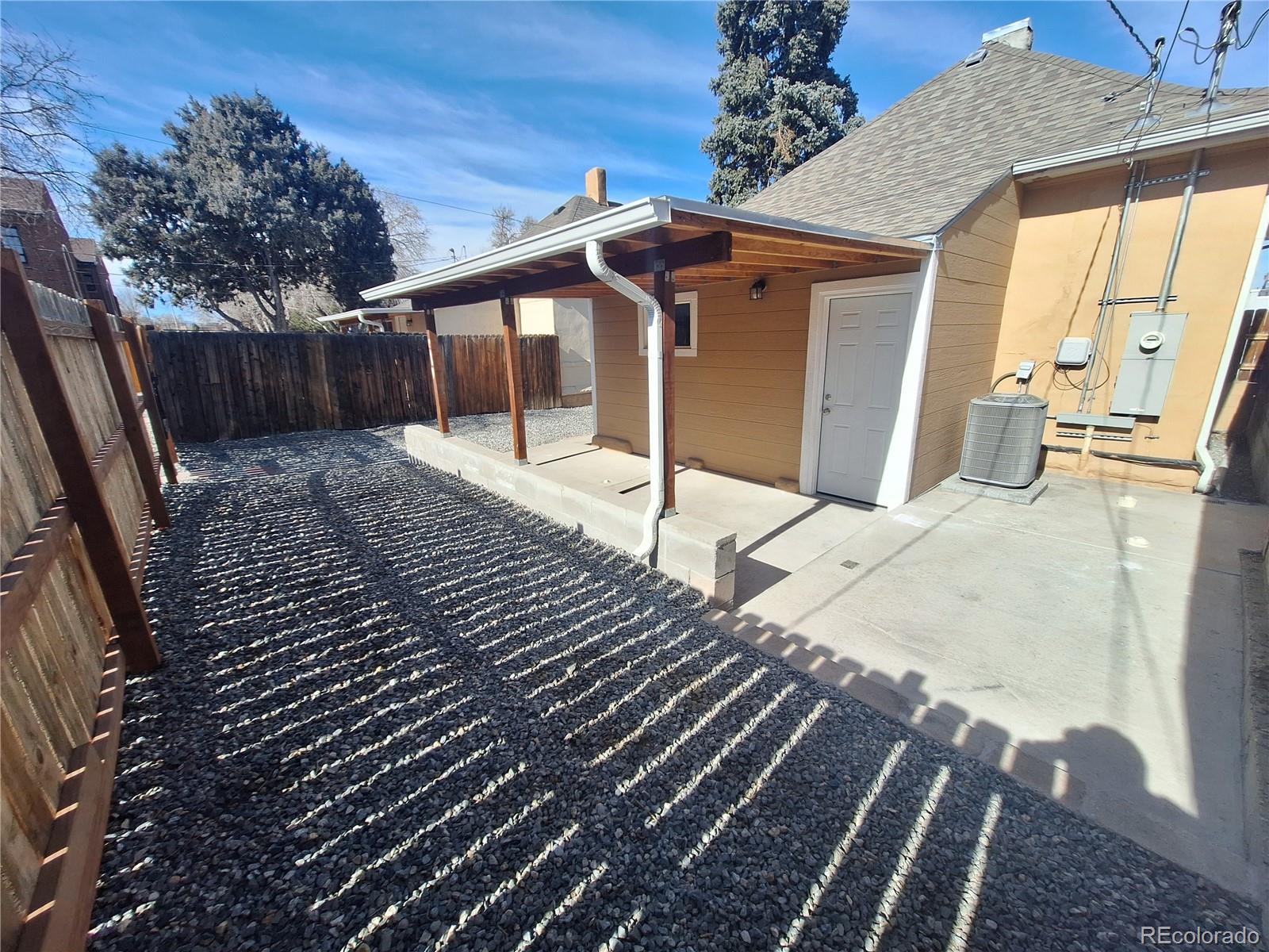 1594 W Alameda Avenue