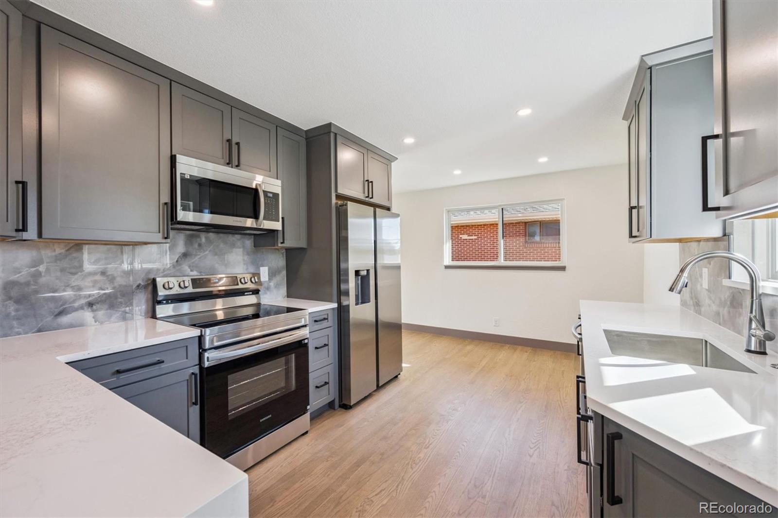 3325 Poplar Street 3325