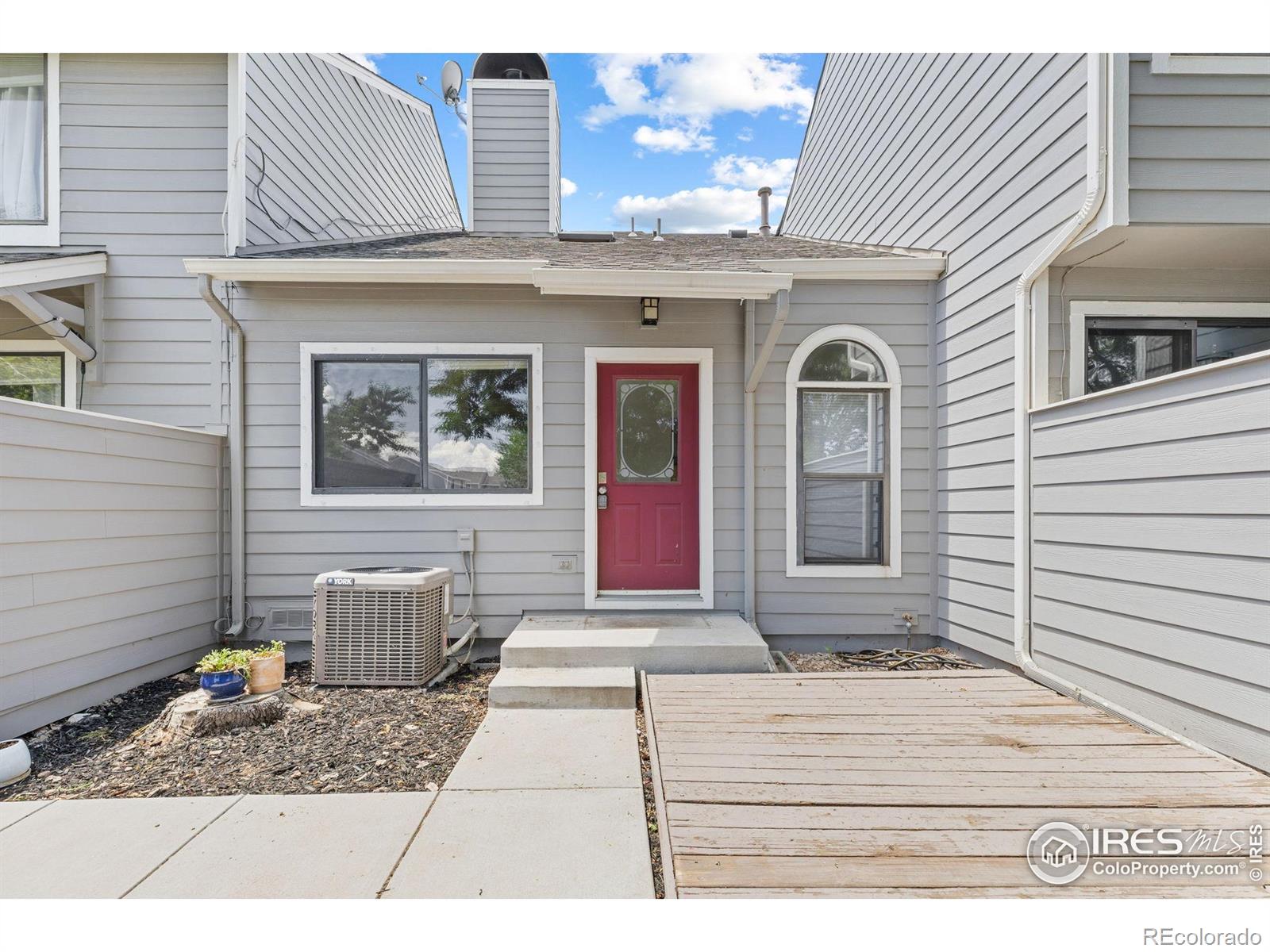323 S Taft Court