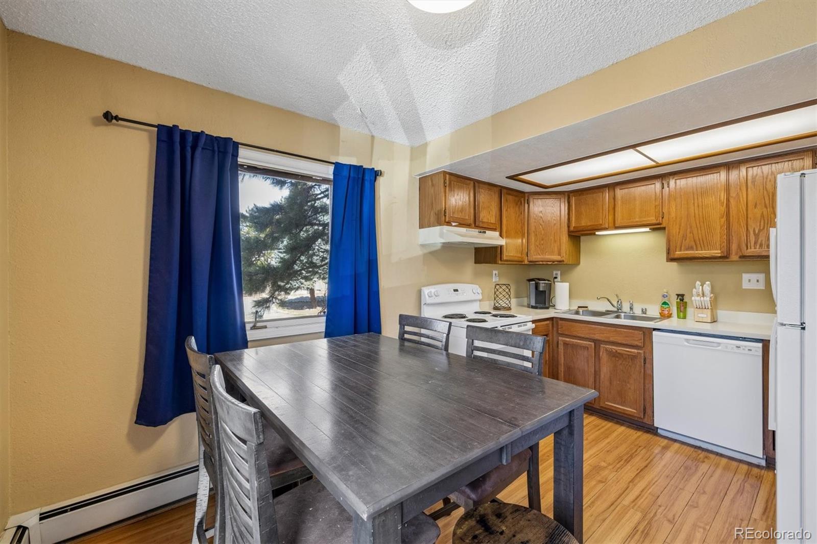 1370 Estes Street 201