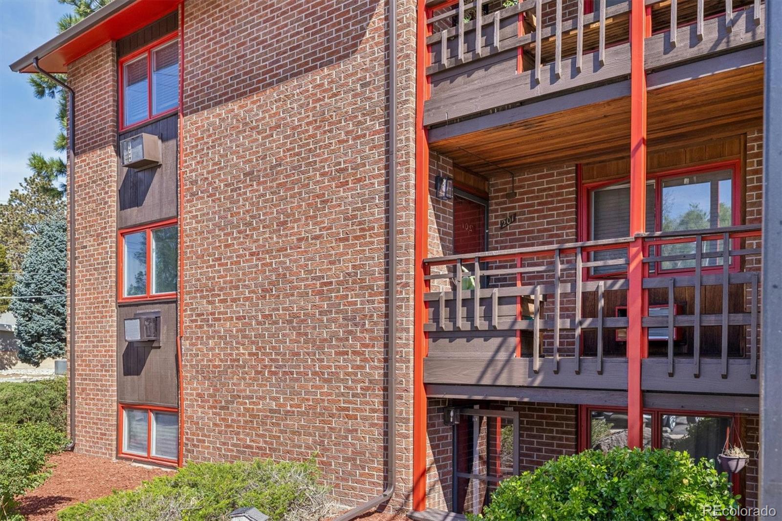 1370 Estes Street 201