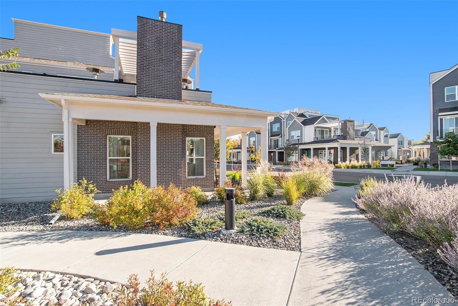 888 S Valentia Street 16-103