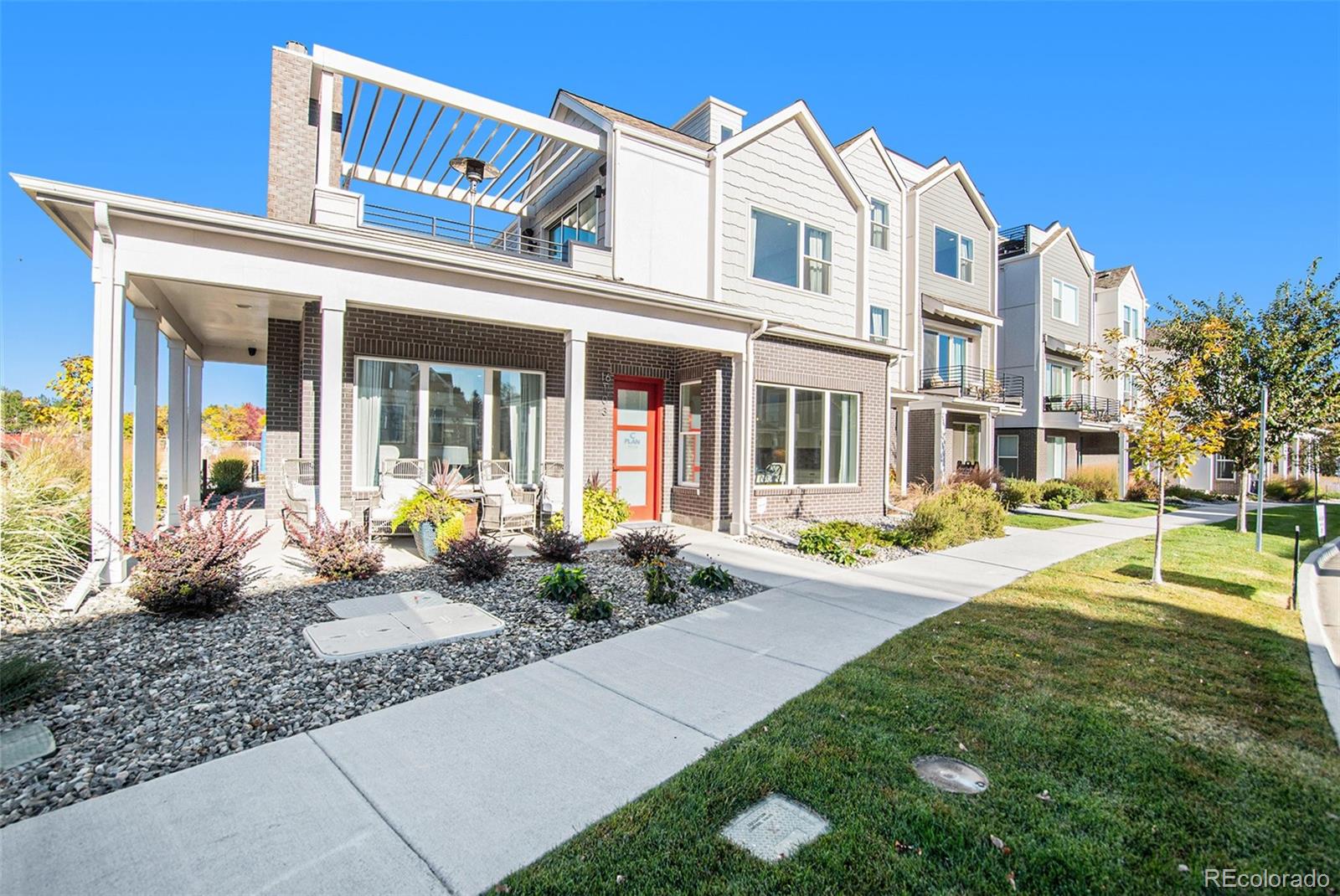 888 S Valentia Street 16-103