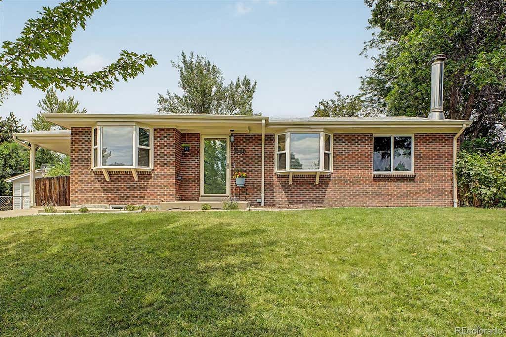 Photo of 1040 W Longview Avenue, Littleton, CO 80120 (MLS # 9215342)
