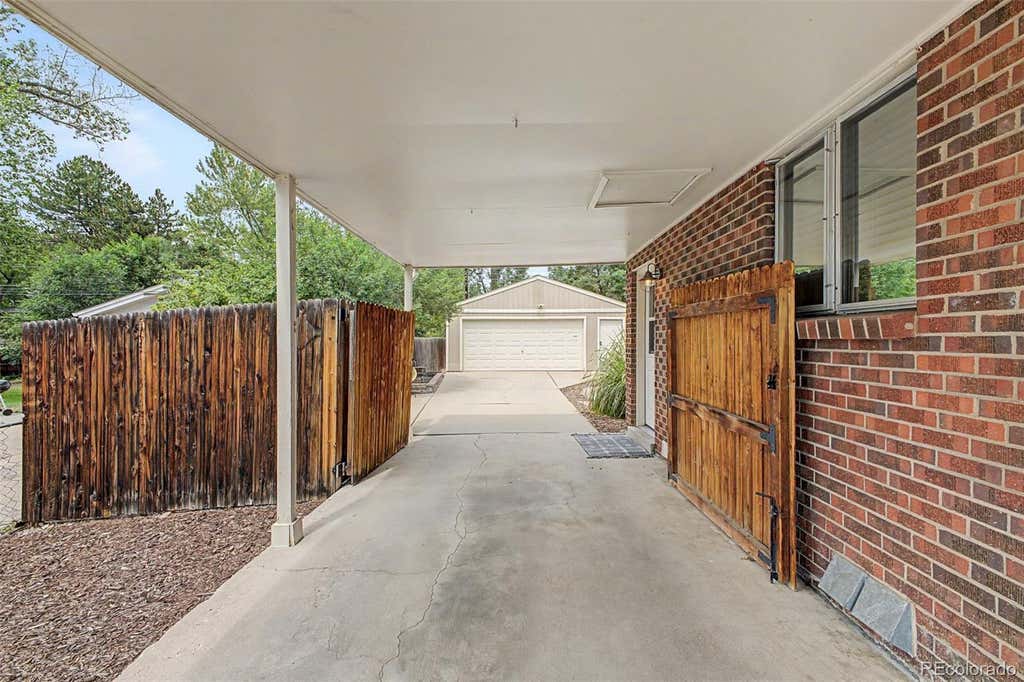 Photo of 1040 W Longview Avenue, Littleton, CO 80120 (MLS # 9215342)