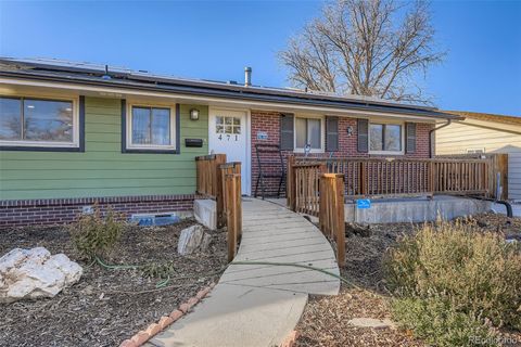 Photo of 471 Iola Street, Aurora, CO 80010 (MLS # 5694032)