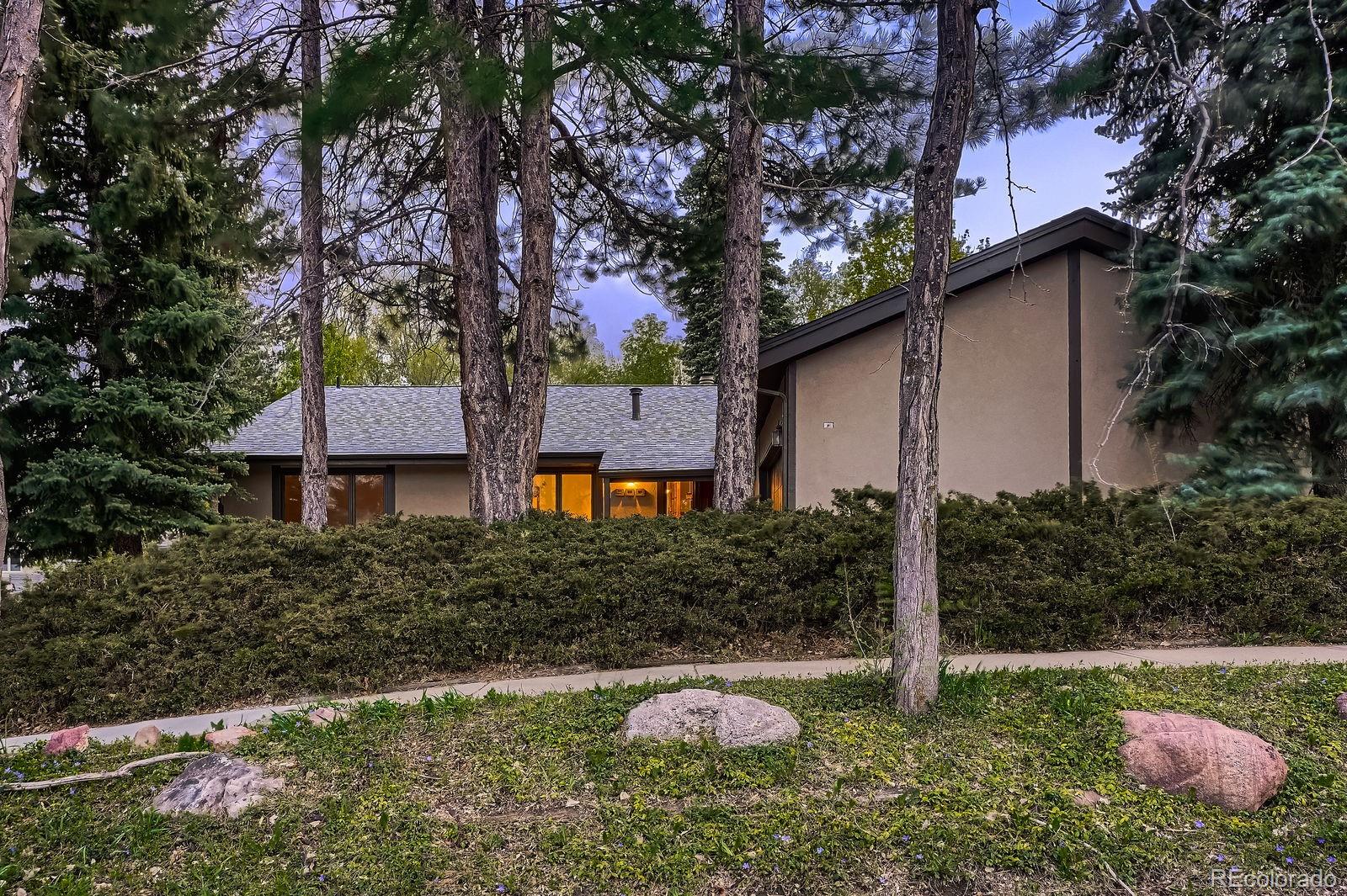 900 Poplar Avenue