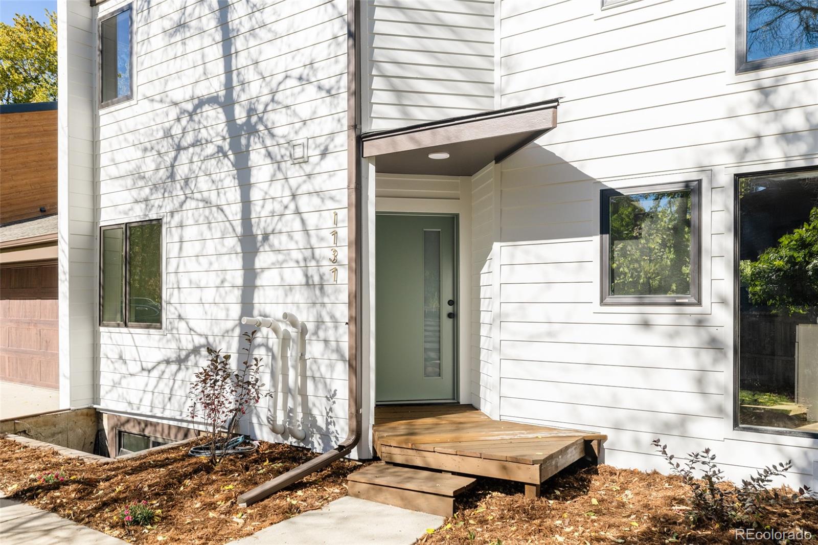 1737 Hawthorn Place