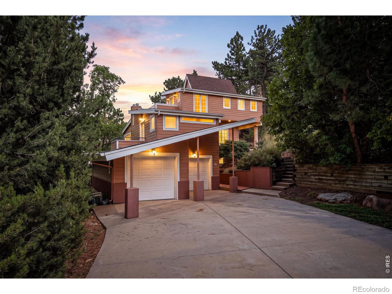 15 Arrowleaf Court