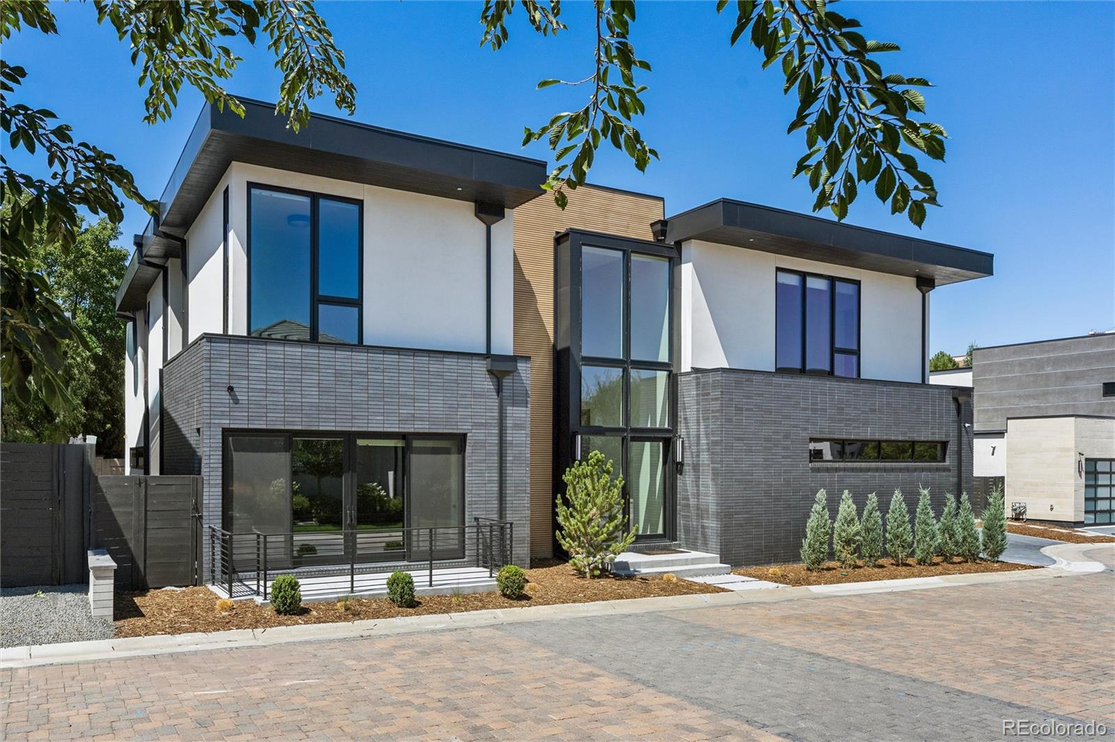 2821 E Cedar Avenue 12
