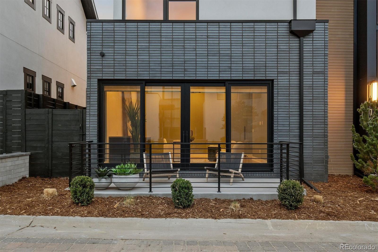 2821 E Cedar Avenue 12