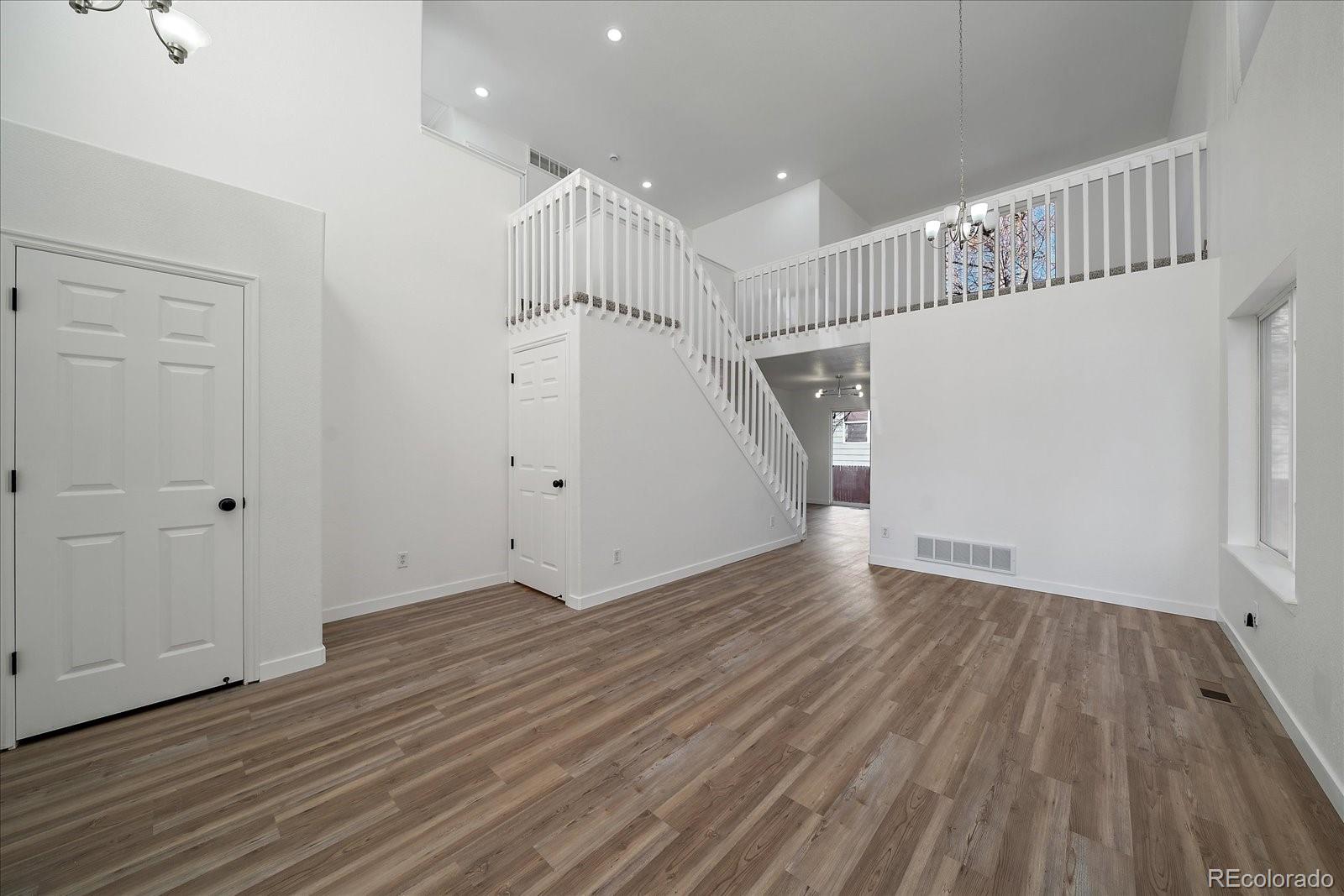 9253 E Arizona Place