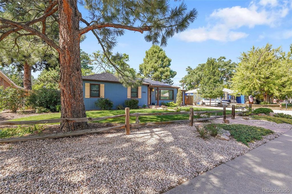 Photo of 5725 S Lakeview Street, Littleton, CO 80120 (MLS # 7898902)