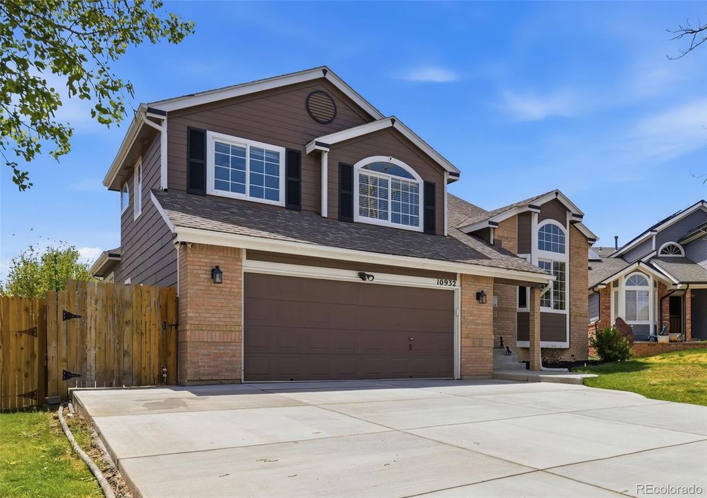 Photo of 10932 W Bellwood Place, Littleton, CO 80127 (MLS # 3268159)