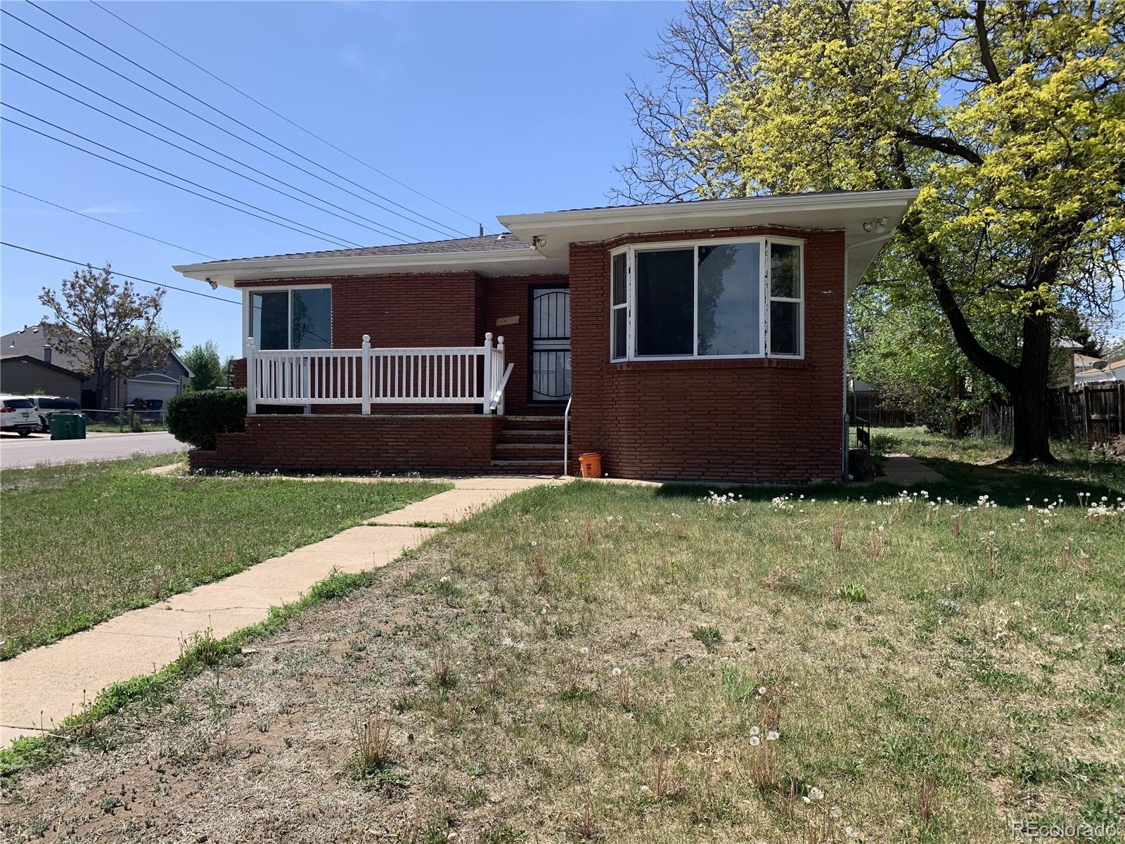 2200 W Moffat Place