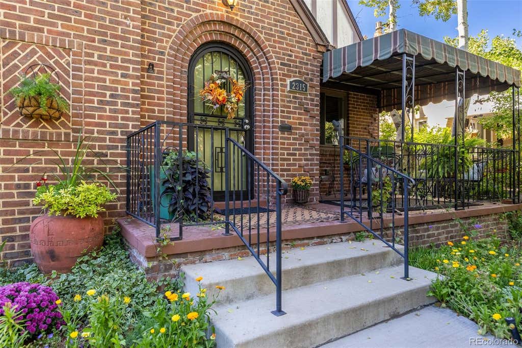 Photo of 2315 Jasmine Street, Denver, CO 80207 (MLS # 2715748)